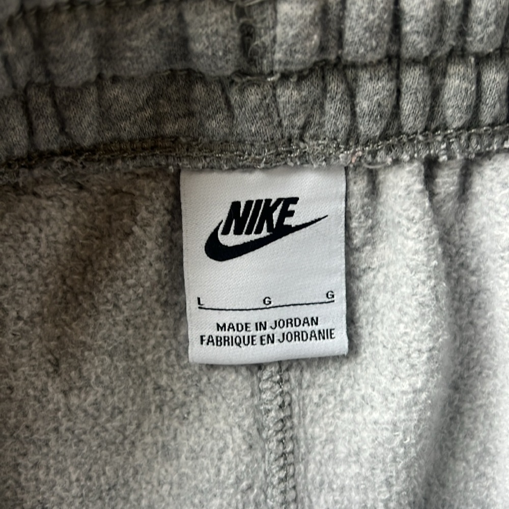 Grey Nike kids sweatpants. Size kids large. Excellent condition. - Picture 4 of 4